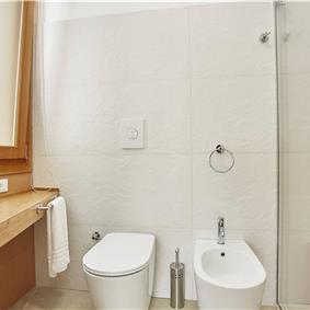 4 bedroom villa with pool, Castellammare del Golfo, sleeps 8-9